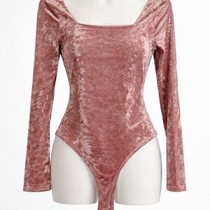 Francesca's Collections Crushed Velvet Square Neck Bodysuit in Dusty Pink